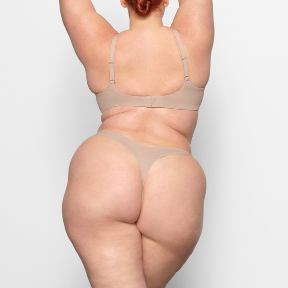 SKIMS Fits Everybody T-Shirt Bra in Mica - Picture 9 of 12